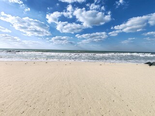 Sea Shore And Water Waves Panorama Of A Beautiful White Sand Beach And Turquoise Water. Holiday Summer Beach Background, Wave Of The Sea On The Sand Beach. White Sandy Beach With Blur Sky As Holiday