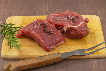  viande de sanglier cru, en gros plan