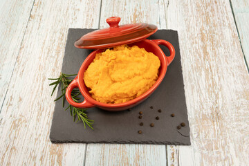 plat de purée de patate douce