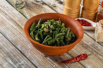Green bean salad with sesame seeds