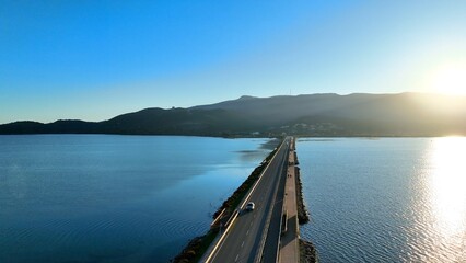 Obraz premium Laguna di Orbetello in Toscana, Italia. Vista aerea ripresa da drone, del borgo e della laguna che affaccia sul Monte Argentario.