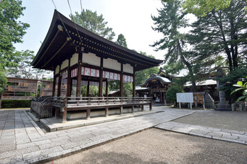 上御霊神社　拝殿と本殿　京都市上京区