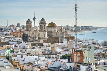 Vista de la ciudad de Cadiz, Andalucía (España) desde la Torre Tavira donde destaca su grandiosa...