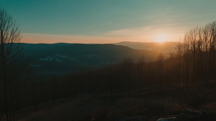Obraz premium Sunset Over Mountain Range, Serene Landscape Photography