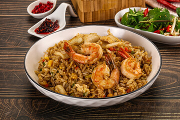 Vietnamese fried rice with prawn and squid Kom Ran