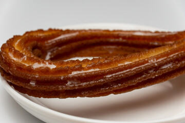 白いお皿とチュロス