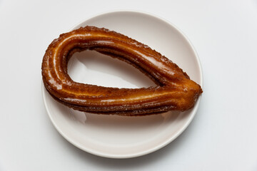 白いお皿とチュロス