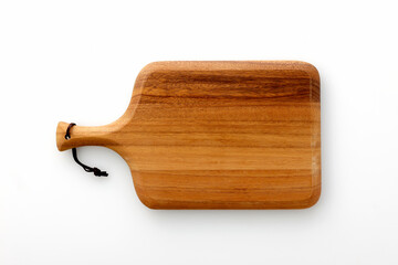白背景に置いた木製のカッティングボード　Wooden cutting board seen from above