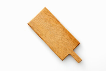 白背景に置いた木製のカッティングボード　Wooden cutting board seen from above