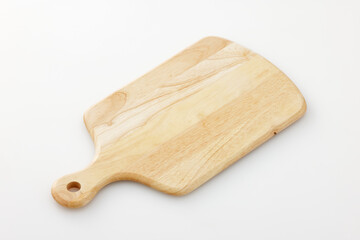 白背景に置いた木製のカッティングボード　Wooden cutting board on white background