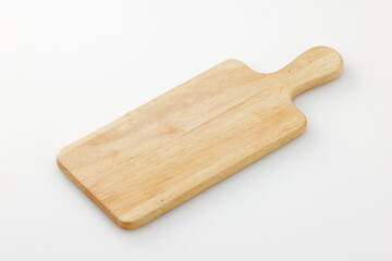 白背景に置いた木製のカッティングボード　Wooden cutting board on white background
