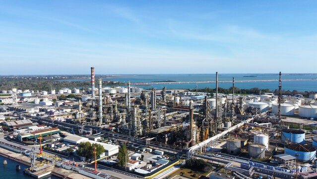Vis&atilde;o a&eacute;rea da usina de hidrog&ecirc;nio de Fusina era uma usina a hidrog&ecirc;nio localizada em Fusina, perto de Veneza, na regi&atilde;o de Veneto, na It&aacute;lia. Primeira usina de energia em escala comercial do mundo