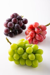新鮮な三種類の葡萄