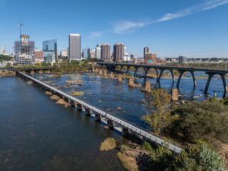 Obraz premium City Skyline and River, Richmond, VA