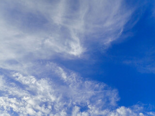 Obraz premium sky, blue, cloud, background, nature, summer, landscape, clouds, sunlight, white, sky clouds, light, environment, weather, climate, bright, cloudy, blue sky, clear, horizon, heaven, sunny, day, fluffy