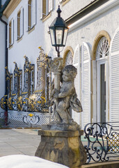 Steinskulpture mit Laterne am Schloß Höhenried im Winter, Starnberger See, Bayern, Oberbayern,...