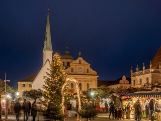 Christkindlmarkt auf dem Kapellplatz, Alt&ouml;tting, Bayern, Deutschland