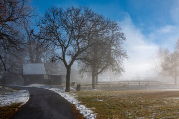Rural winter magic between fog and sun . Ländlicher Winterzauber zwischen Nebel und Sonne 