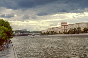 Obraz premium View of the Moskva river, blue sky on Frunzenskaya embankment