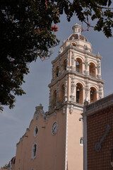 Detalles de iglesias y templos religiosos de Puebla, México