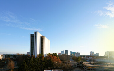 Naklejka premium Raleigh North Carolina skyline at sunset, looking South with lingering Fall foliage