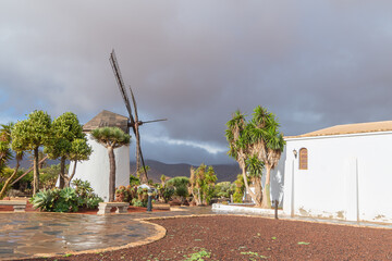 Obraz premium Moulins de Fuerteventura dans les îles des Canaries, Espagne.