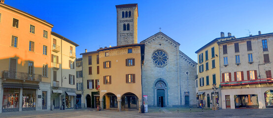 edifici storici di como italia, historical buildings of como italy 