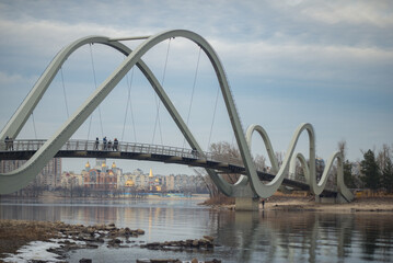 City Park: Bridges, houses, trees, bird feeders.