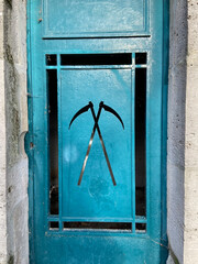 Porte de caveau au Père Lachaise à Paris