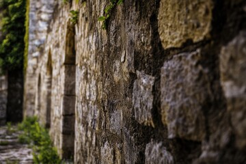 Obraz premium Rustic Old Castle Wall Texture: Vintage Grunge Background for Design Inspiration