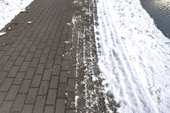 snow on paving slabs, reagents, snow remover