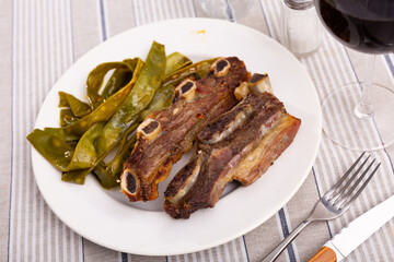 Appetizing roasted beef served with green beans on platter