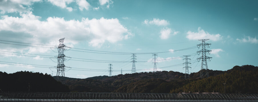 送電線のシルエット