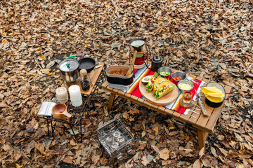 キャンプの食事　Outdoor and camping breakfast set