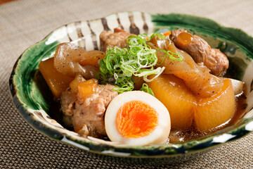 豚軟骨と大根の煮物