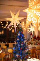 あたたかい室内　星型のランプシェード　クリスマス　インテリア
