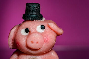 Lucky pig with four leaf clover