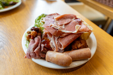 お肉の盛り合わせ（Assorted meats）