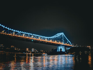 Obraz premium Brisbane City at Night: Illuminated Skyline and Vibrant Urban Landscape. Queensland. Australia
