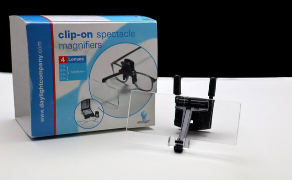 Lentilles clip pour une vision de tr&eacute;s pr&egrave;s