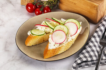 Bruschetta with soft cheese and radishes