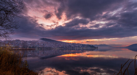 Obraz premium sunset over the lake