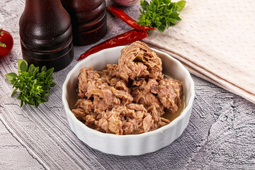 Canned tuna preserve for salad