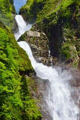 Naklejka premium 立山 称名滝 初夏の風景