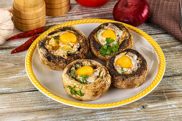 Baked champignon with quail egg