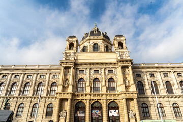 Naklejka premium Discover the Naturhistorisches Museum in Vienna, a treasure trove of ancient fossils, sparkling minerals, and intriguing exhibits that unveil the wonders of Earth's natural history.