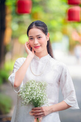 Fototapeta premium Vietnamese woman and landmark