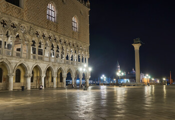 Fototapeta premium San Marco square in Venice, at the night time