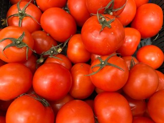 red tomatoes in the market