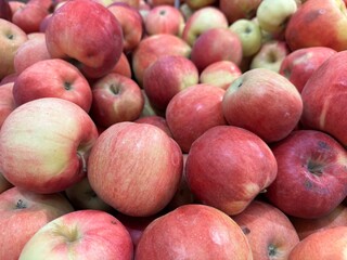 red apples in a market
